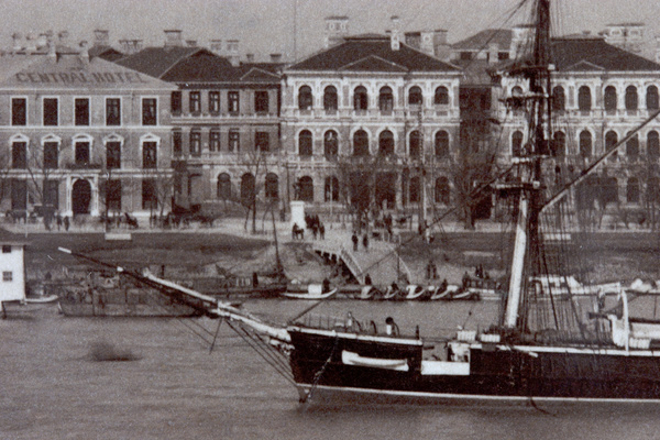 Steps to ferries, statue of Sir Harry Parkes and Central Hotel, the Bund, Shanghai