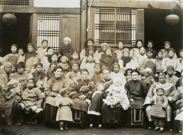 Outside the hospital at Paoning, 1908