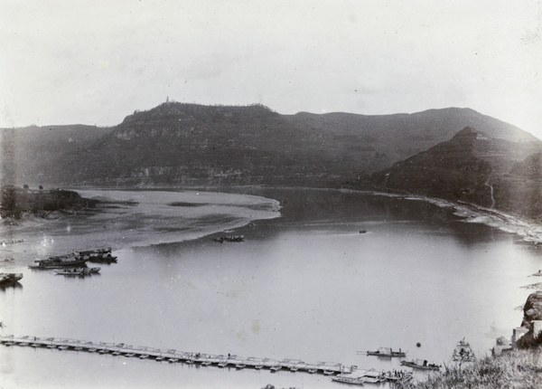 Pontoon bridge, Paoning, 1912