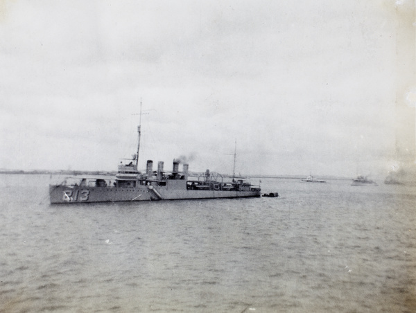 An American warship near Nanjing