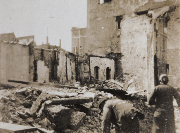 People in war damaged area, Shanghai, 1932