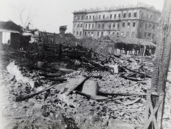 Destruction near the Commercial Press (商務印書館) building, Zhabei, Shanghai, 1932