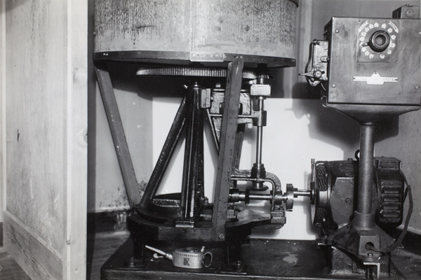 A machine and a motor, with an oil can, printing factory, Shanghai