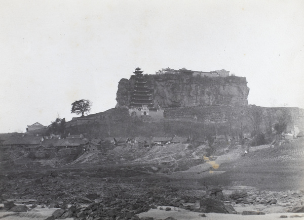 Shibaozhai Temple (石宝寨) beside the Yangtze River