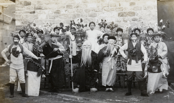 Performing arts troupe, Zhang Jiashan Village, Weihai (威海)