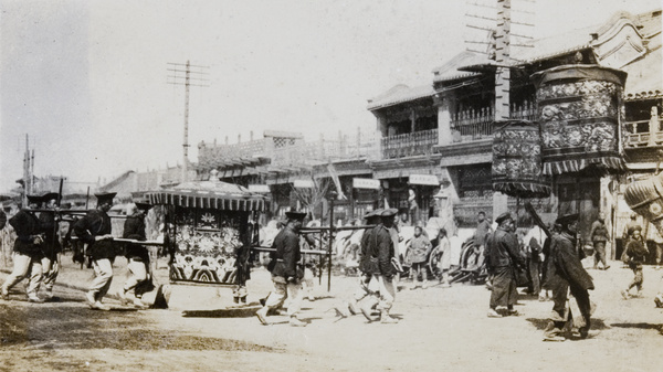 A wedding procession, Yantai (煙台)