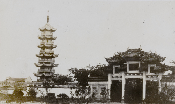 Longhua Temple (龍華寺), Shanghai (上海)