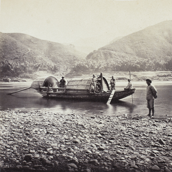 John Thomson's small rapid boat, and crew, beside the River Min, Fujian province