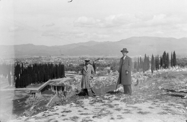 Two men, including Hu Hanmin, Istanbul