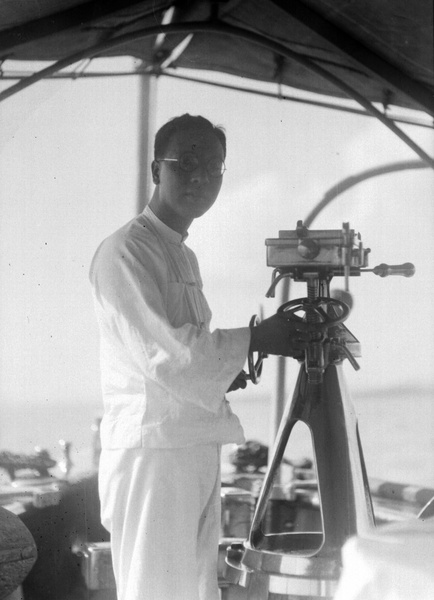 Fu Bingchang with marine signalling kit