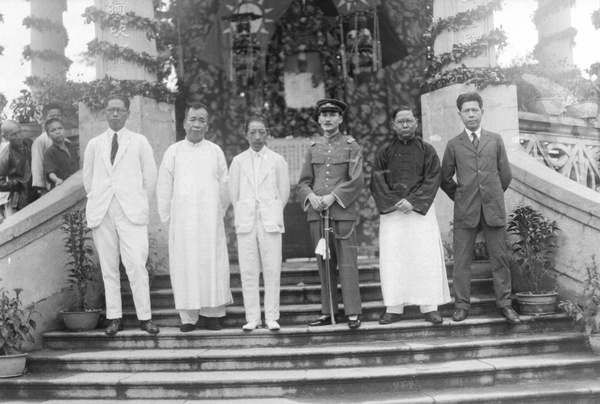 A group including Song Ziwen, Liao Zhongkai and Sun Ke at a memorial event for Sun Yat-sen, 1925