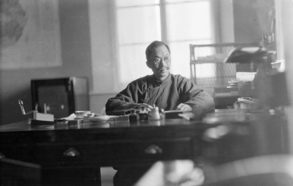 Wang Chonghui at his desk