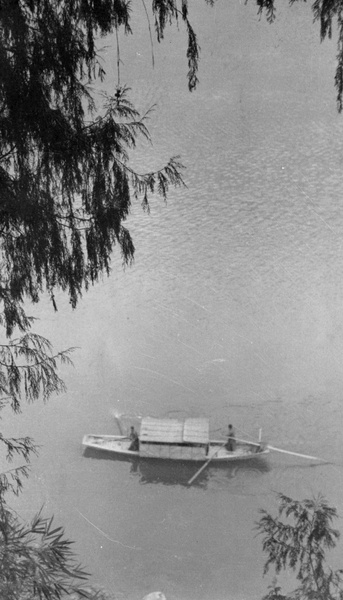 A sampan in North Spring Gorge