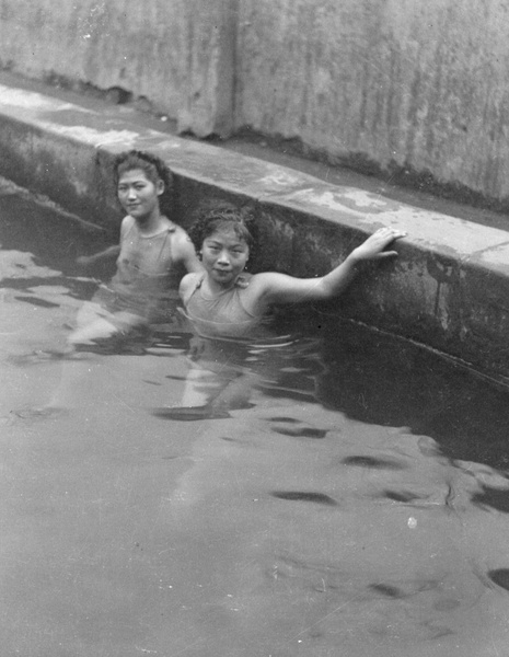Jiang Fangling and  Liu Shengyi, Northern Hot Springs