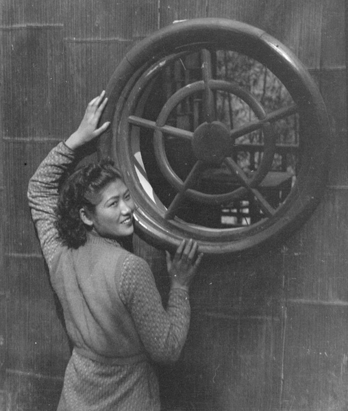 Jiang Fangling, with round window, Northern Hot Springs Park