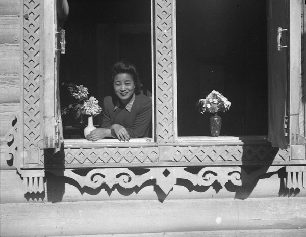 Hu Jibang (胡济邦), by window, in U.S.S.R.