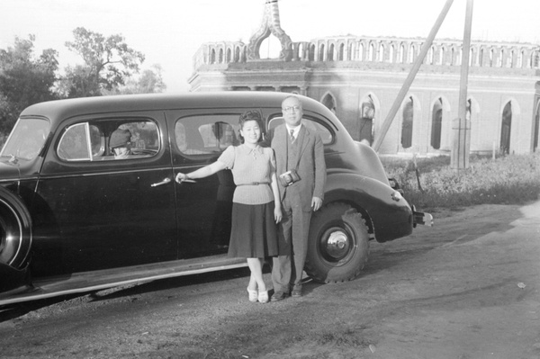 Hu Jibang (胡济邦) and Fu Bingchang, with car and driver, in U.S.S.R.
