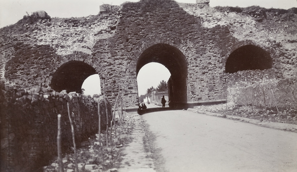 Ruin of the front gate of the Ming palace, Nanjing (南京市)