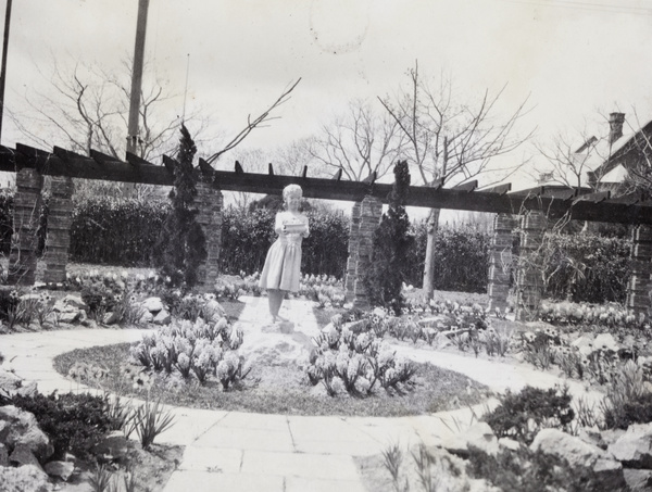 Sculpture, flowers and pergola, 727 Avenue Haig, Shanghai