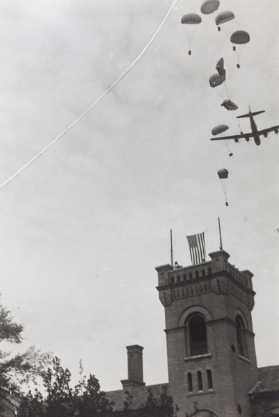 USSAF aeroplane dropping supplies at Weixian (Weihsien) Civilian Assembly Centre, Weifang