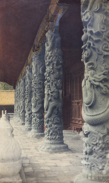Dragon pillars at Dacheng Hall, Temple of Confucius, Qufu (曲阜)