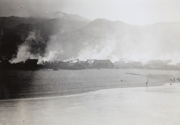 Condensing salt, beside Yangtze River