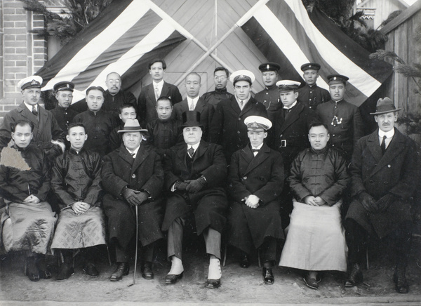 Customs staff at Aigun, 1924