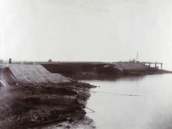 Landslip at Nanking bund, 1903