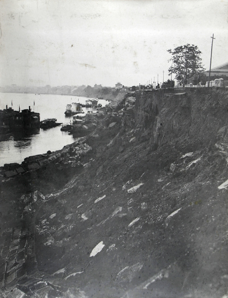 The collapsed Bund at Nanning