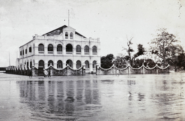 The Land Office during flooding of the West River in Nanning 1913