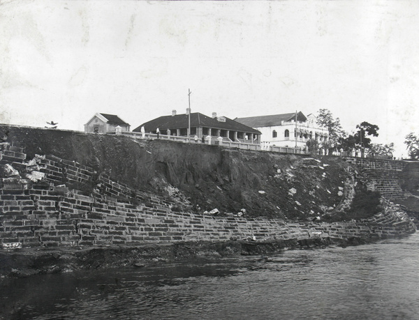 The collapsed Bund, Nanning