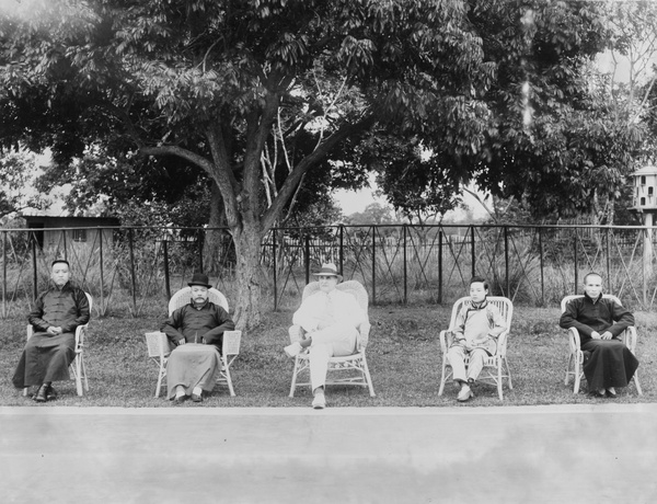 Hedgeland and Chinese officials at Nanning