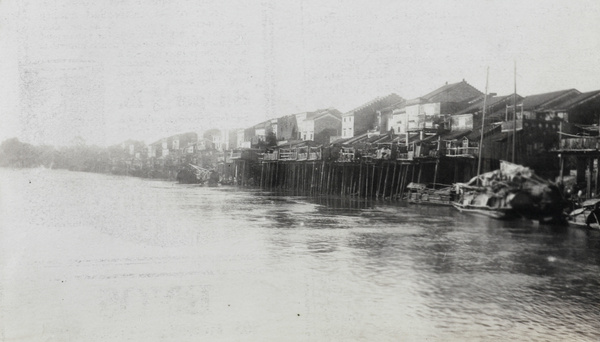 Houses along the West River, Nanning