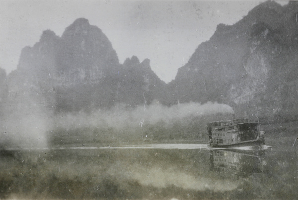 Steaming along the Lungchow River