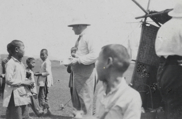 Children at the Nanning Golf Links