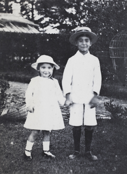 Fred Hutchinson with a young girl in the garden, 35 Tongshan Road, Hongkou, Shanghai