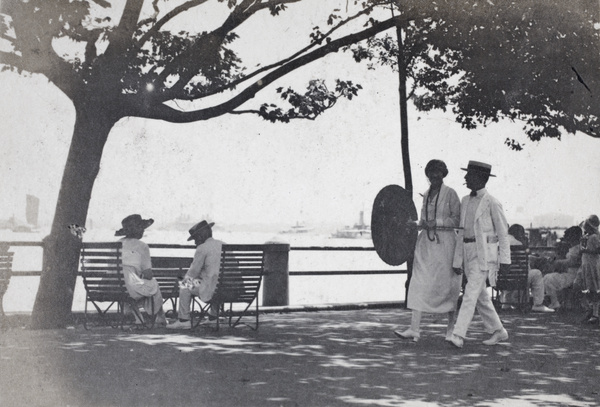 People at leisure in the Public Garden, Shanghai