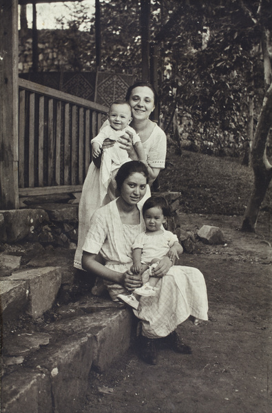 Margie, Sonny, Sarah and Bea Hutchinson, Moganshan