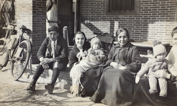 Dick, Margie, Sonny, Elizabeth, Bea and Sarah Hutchinson, 35 Tongshan Road, Hongkou, Shanghai