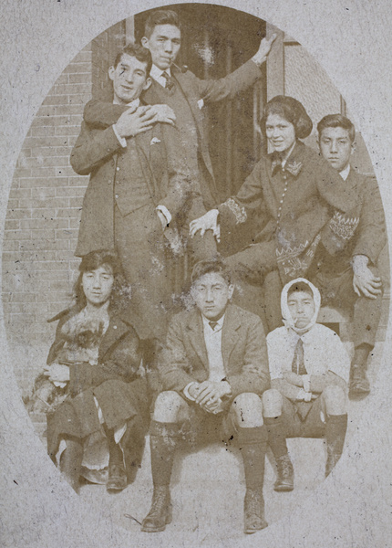 Maggie, Dick, Fred, Bill and Harry Hutchinson with John Henderson and Mabel Parker on the entrance steps, 35 Tongshan Road, Hongkou, Shangahi