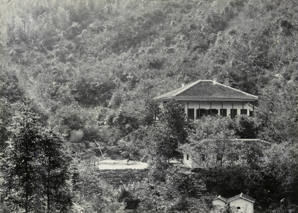 Commissioner's summer house ('Ta-Shan-Pei'), near Kiukiang