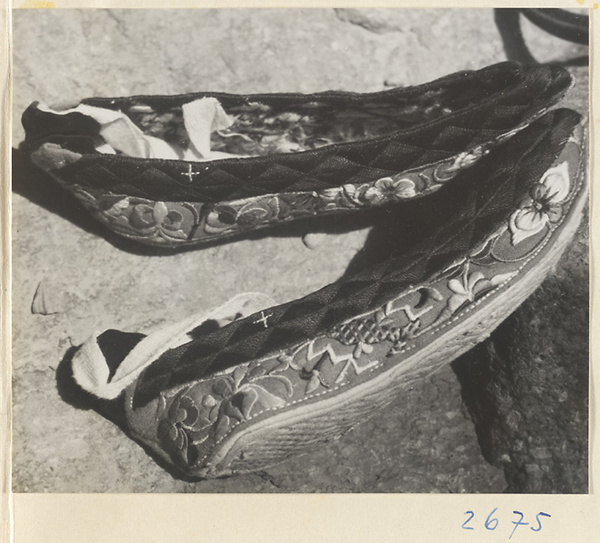 Pair of embroidered women's shoes in the Lost Tribe country
