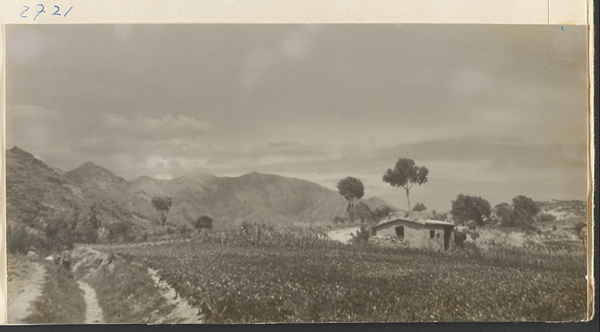 House along the trail through the Jumahe Valley