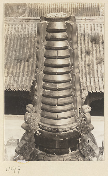 Detail of a stupa-type pagoda next to Xu guang ge at Pu luo