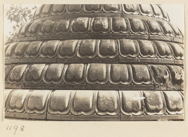 Detail of a stupa-type pagoda next to Xu guang ge at Pu luo