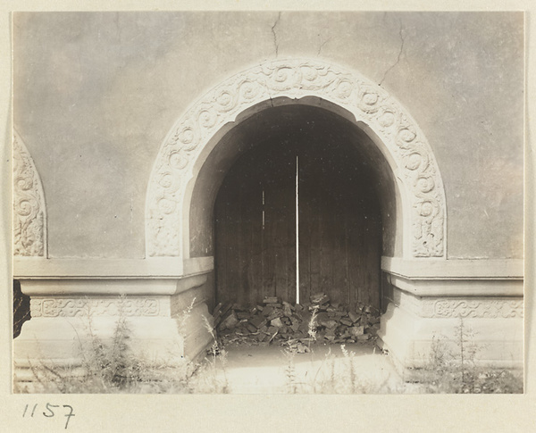 Detail of a gate at Yi li miao showing arch with marble relief work