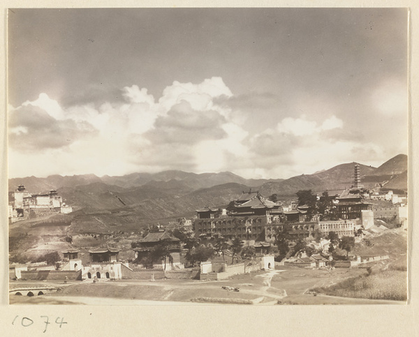 General view of the temple complex at Xu mi fu shou miao