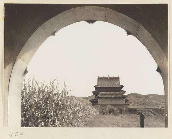 Second entrance gate in front of Pu du dian at Yi li miao seen through archway of first entrance gate