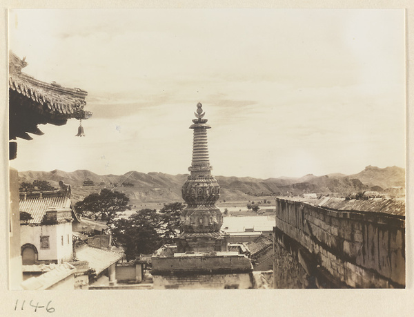 Detail showing stypa-style pagoda on the roof of Lü ta at Da Fo si