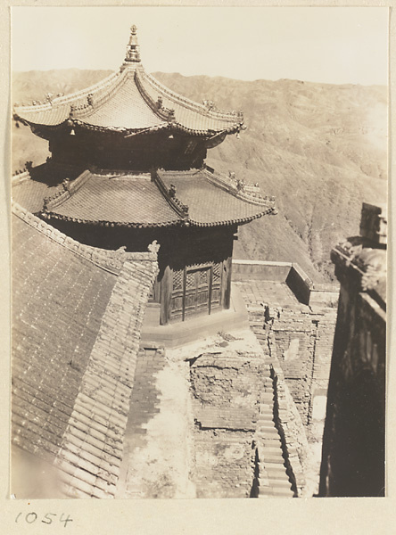 Double-eaved octagonal pavilion on the roof of Da hong tai at Pu tuo zong cheng miao